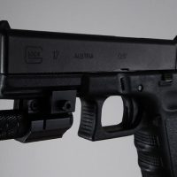 Edullinen laser-tähtäin pistooliin