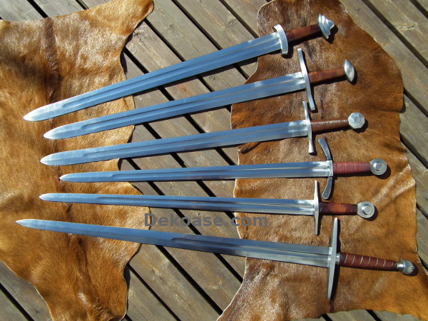 Keskiajan miekat vertailu Oakeshott-typologian esimerkkikappaleet.