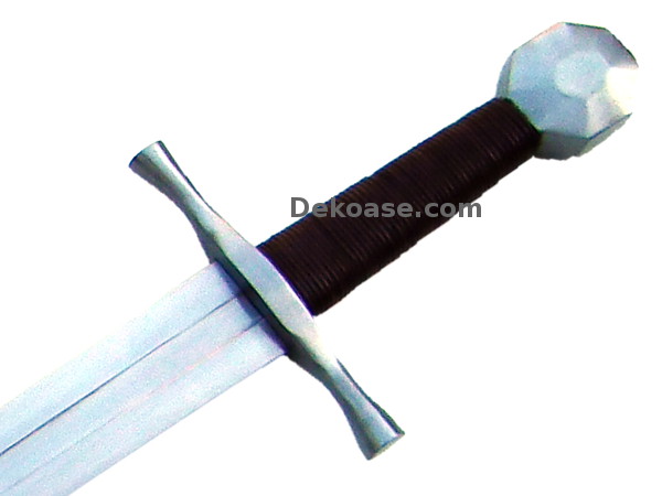 Keskiajan miekka kopio Oakeshott tyyppi XI puinen huotra ja kantovyö.