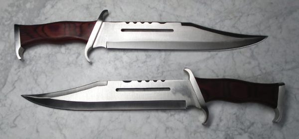 Rambo-veitsi edullinen replika.