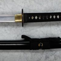Japanilainen katana-miekka damascus-teräs