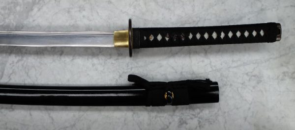 Japanilainen katana-miekka damascus-teräs