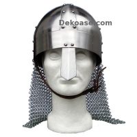 Spangenhelm-kypärä nenäsuojuksella ja Aventaililla