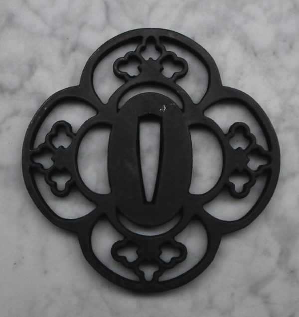Samurai-miekka vaihdettava tsuba Katana-miekkaan. Valmistettu valumetallista, malli 005.