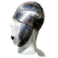 Spangenhelm-kypärä poskisuojuksilla